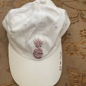 While baseball cap with Puerto Rico print